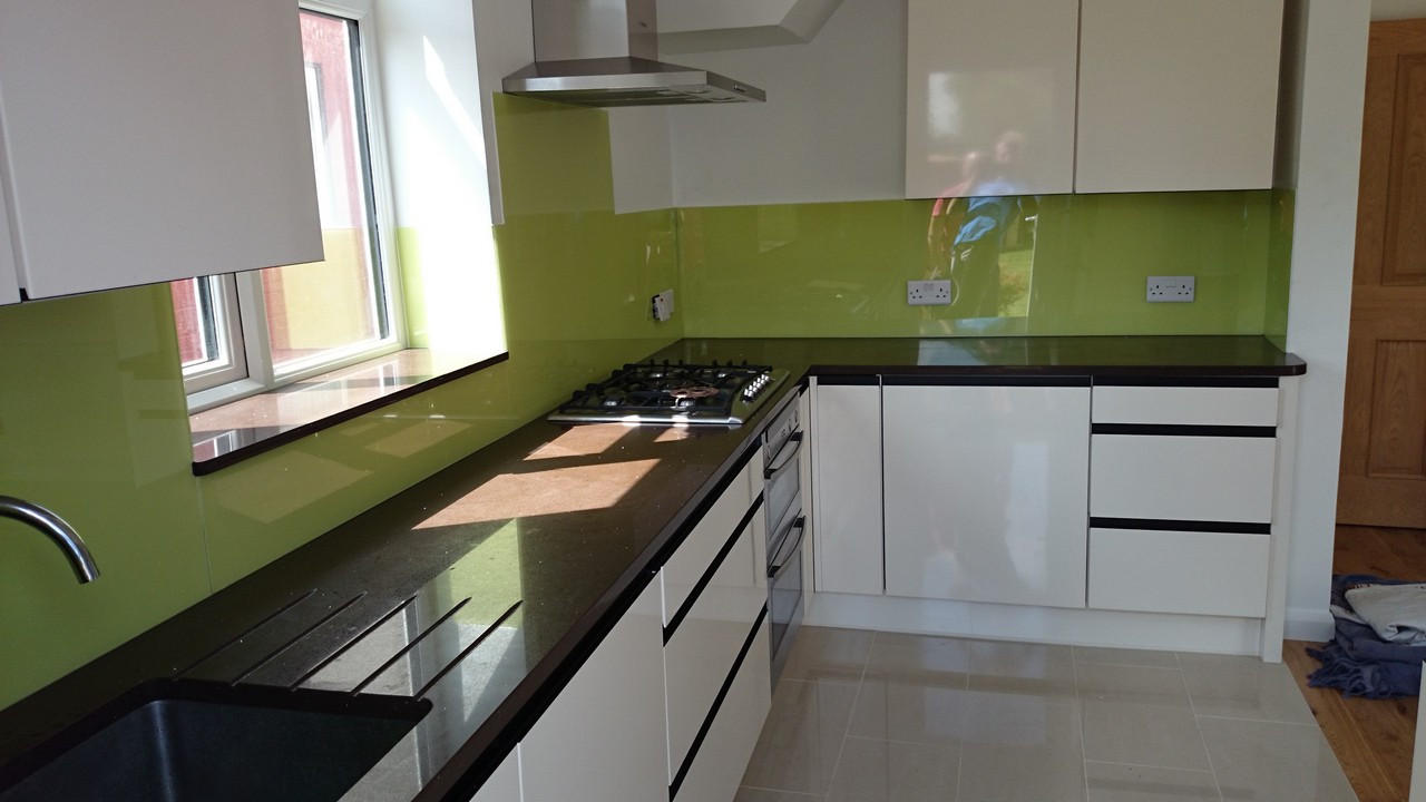 Lime green glass kitchen splashback installed by Marlow glaziers